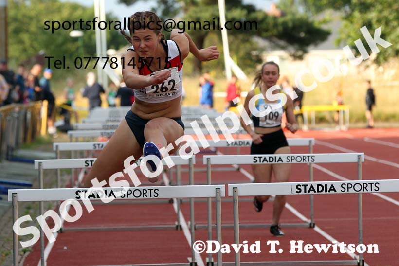 Hurdles, 2021 North East Grand Prix 6, Monkton, Wednesday, August 4th. Photo: David T. Hewitson/Sports for All Pics
